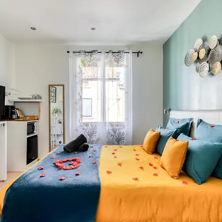 Bed and Breakfast Le Bourget - Romantique 3*