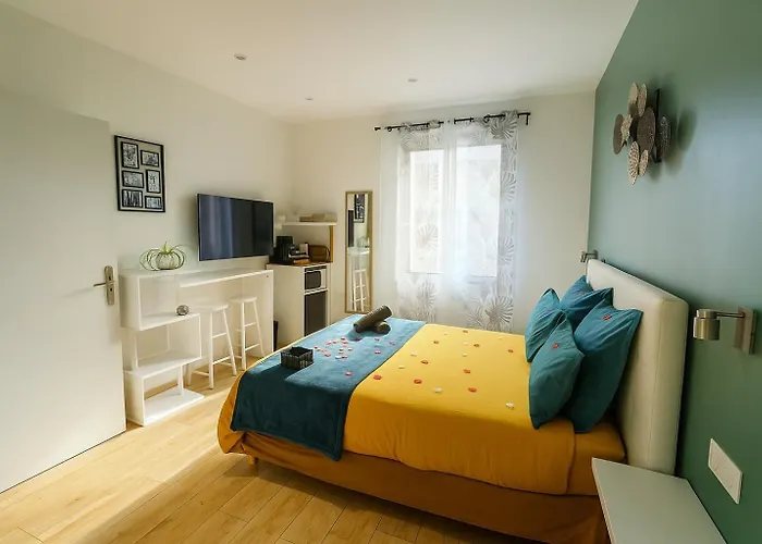 Le Bourget - Romantique 3* Narbonne